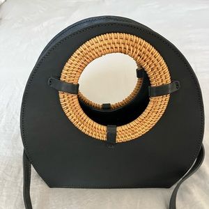 LIKE NEW Soludos Raffia Purse